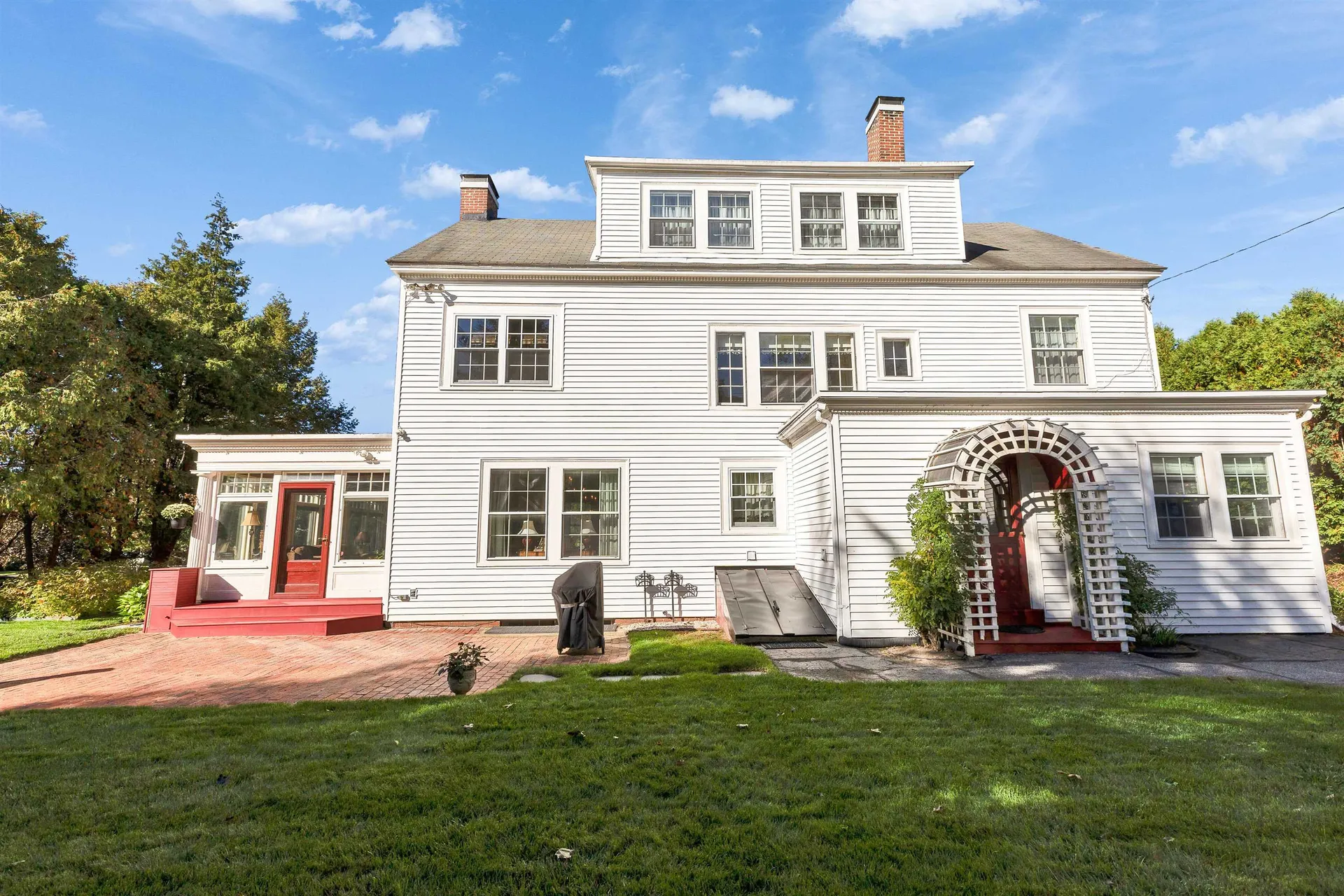 2143 Elm Street Manchester NH 03104