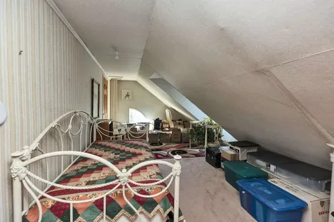 2143 Elm Street Manchester NH 03104