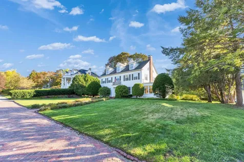 2143 Elm Street Manchester NH 03104