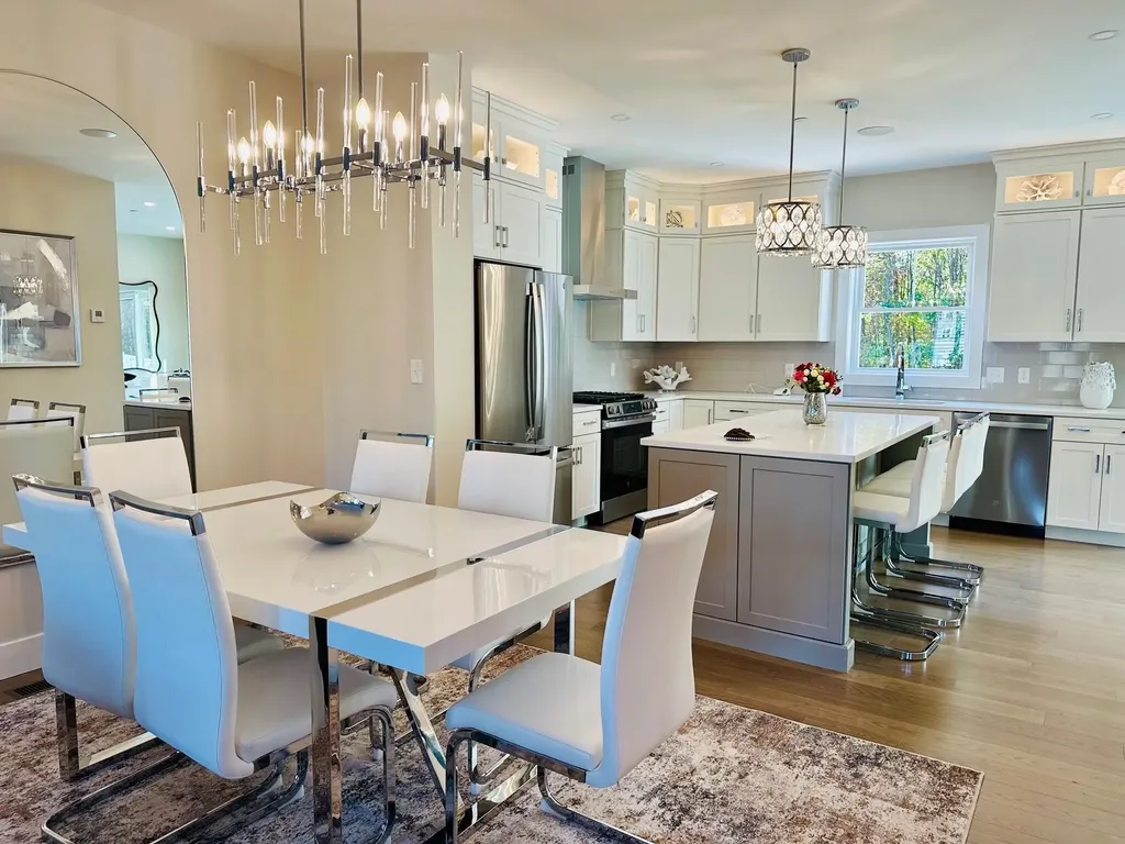 11 Elise Avenue Londonderry NH 03053