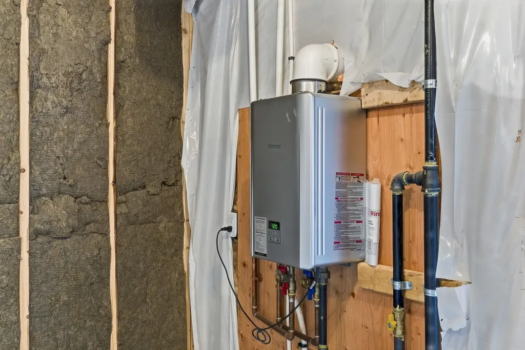 11 Elise Avenue Londonderry NH 03053