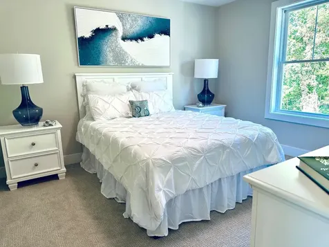 11 Elise Avenue Londonderry NH 03053