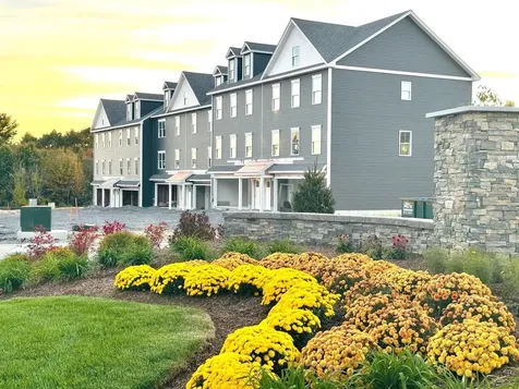 11 Elise Avenue Londonderry NH 03053