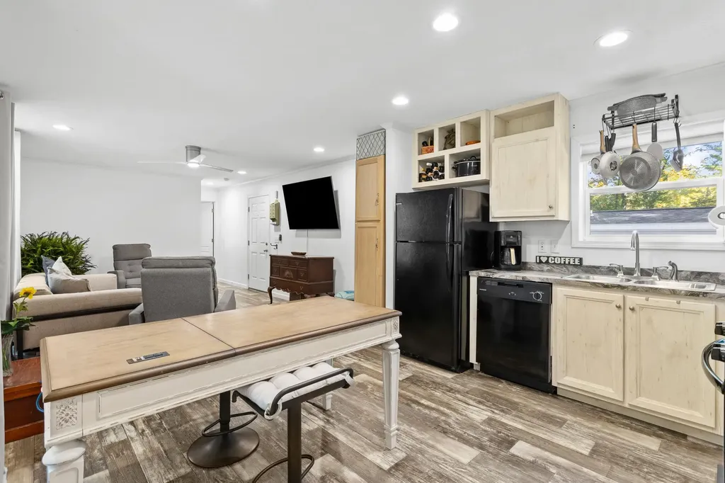 139 Rockingham Road Derry NH 03038