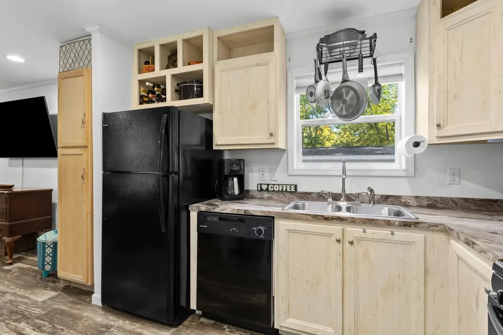 139 Rockingham Road Derry NH 03038