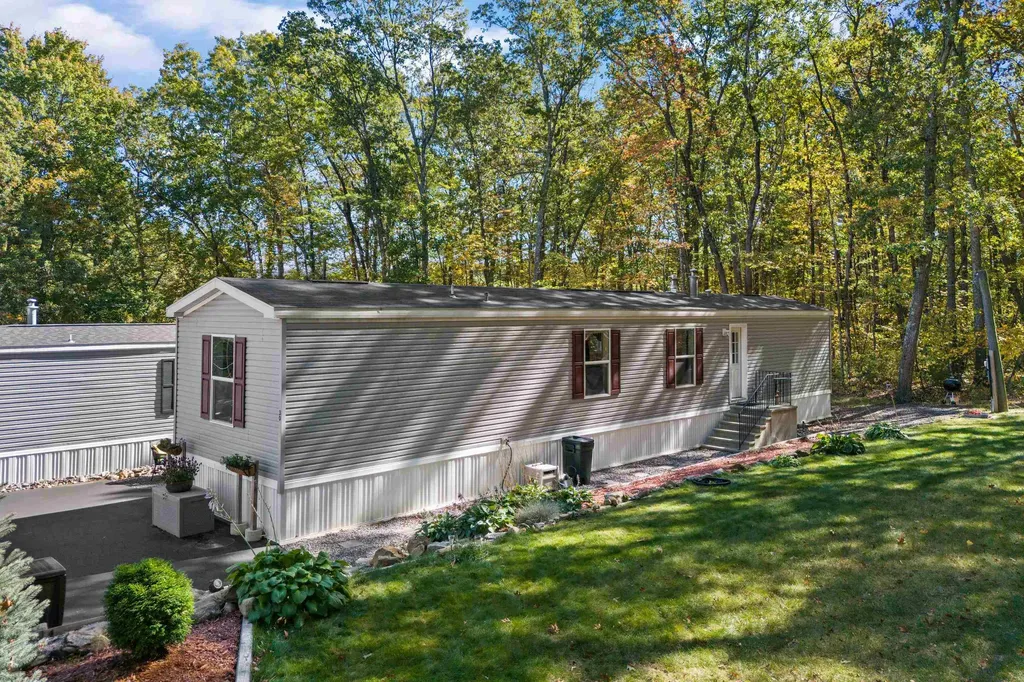 139 Rockingham Road Derry NH 03038