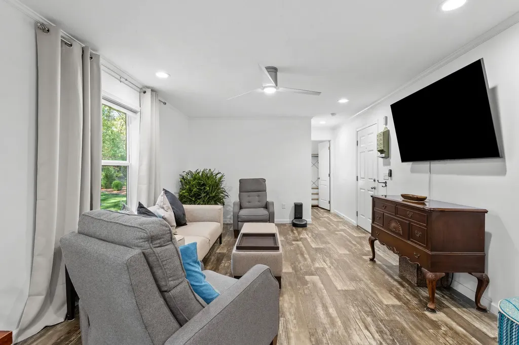 139 Rockingham Road Derry NH 03038