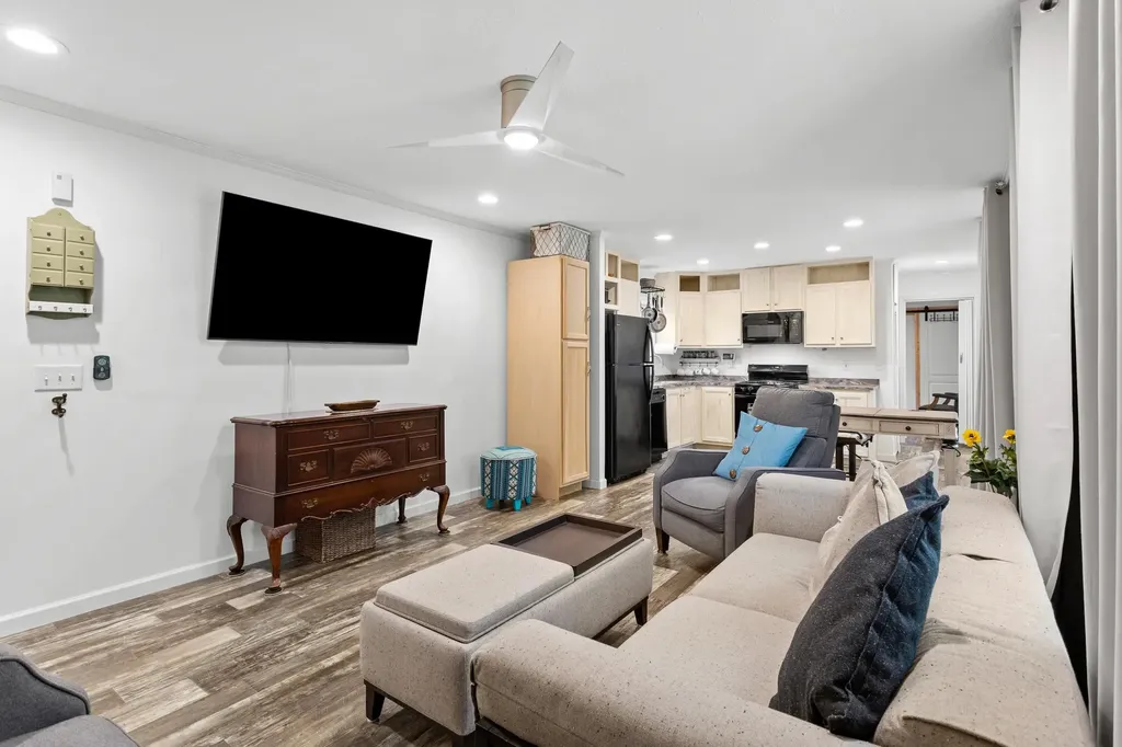 139 Rockingham Road Derry NH 03038