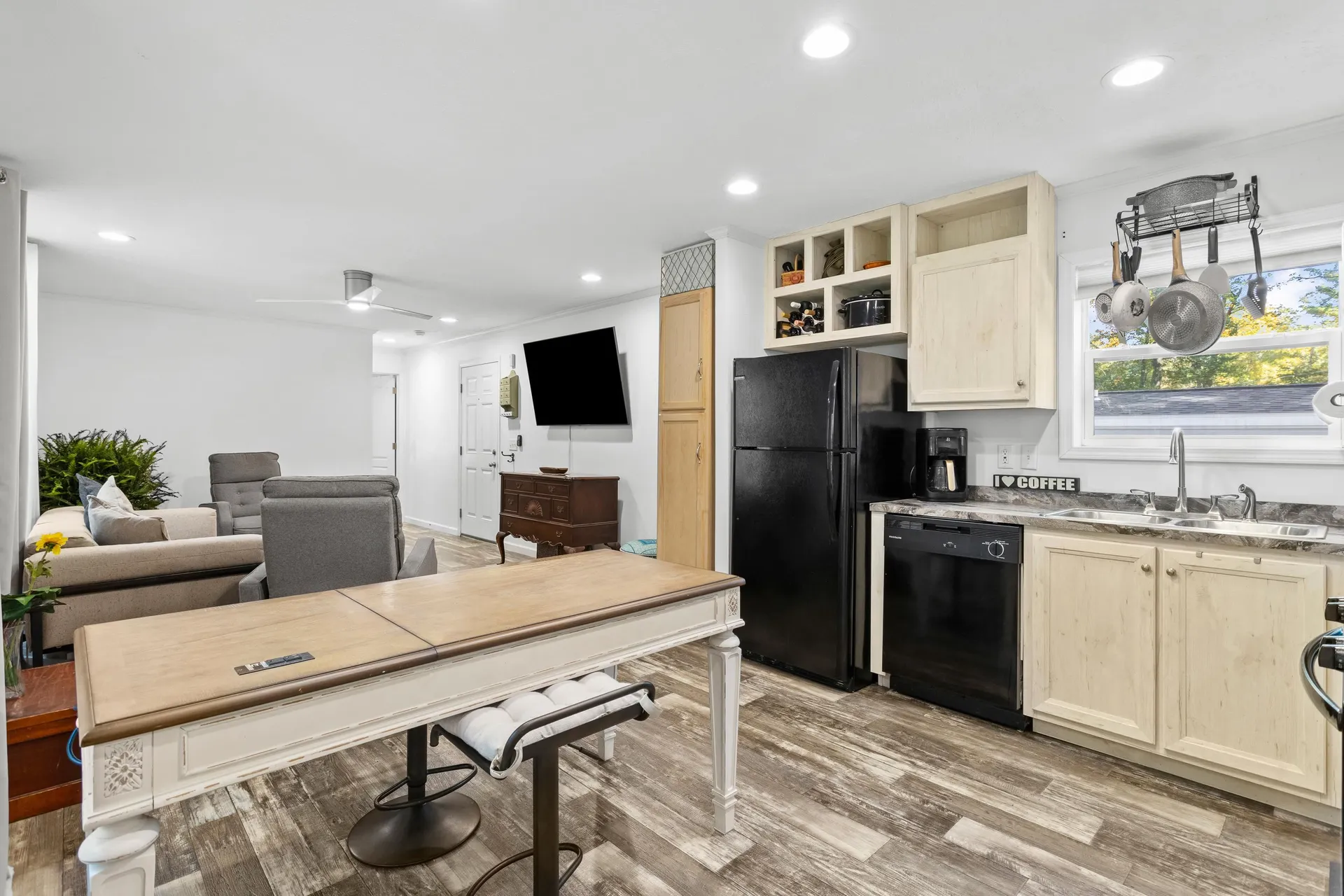 139 Rockingham Road Derry NH 03038