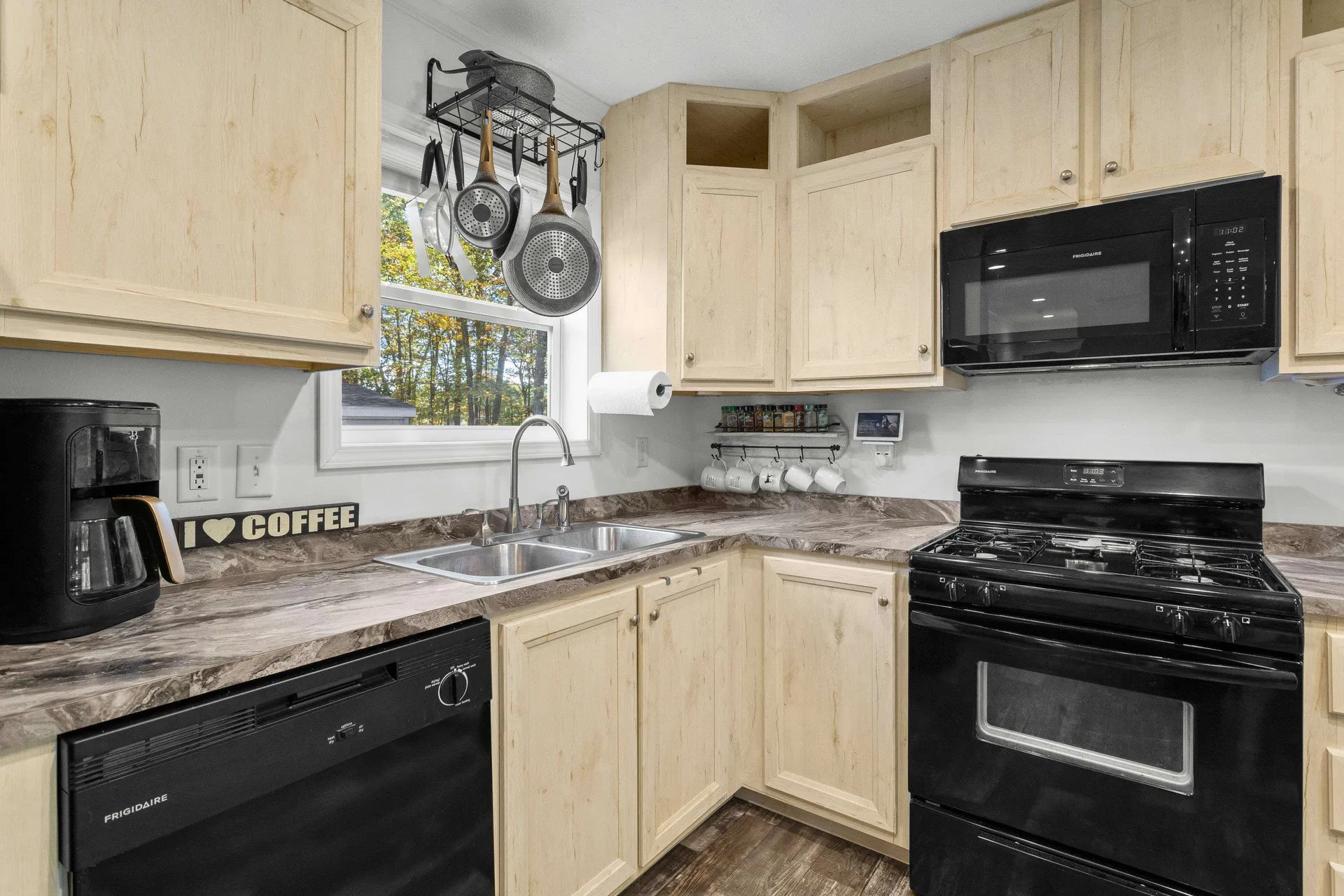 139 Rockingham Road Derry NH 03038