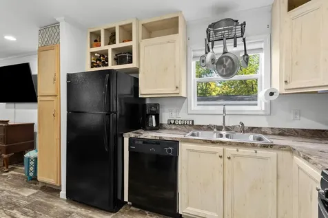 139 Rockingham Road Derry NH 03038