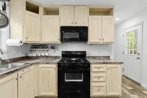 139 Rockingham Road Derry NH 03038