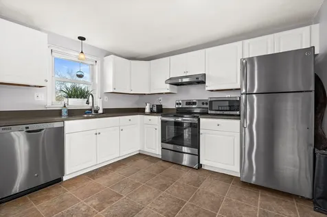 74 Derryfield Road Derry NH 03038