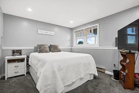 74 Derryfield Road Derry NH 03038