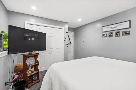 74 Derryfield Road Derry NH 03038