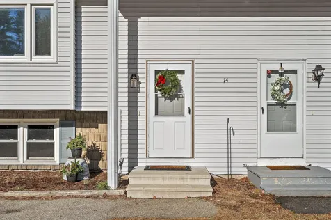 74 Derryfield Road Derry NH 03038