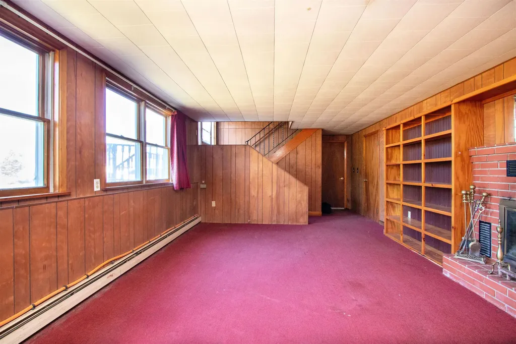 51 Cross Avenue St. Johnsbury VT 05819
