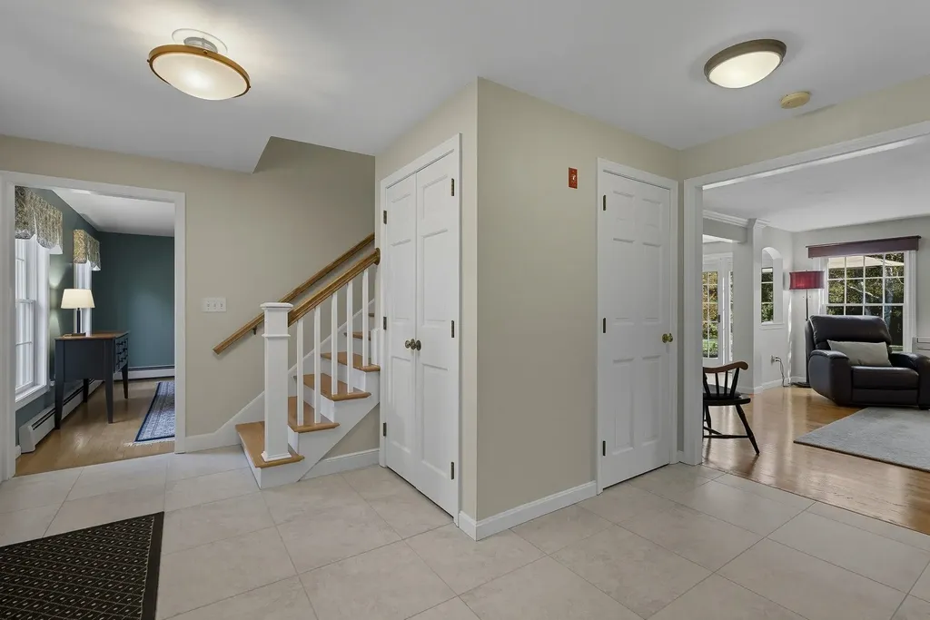 7 Camelot Road Windham NH 03087