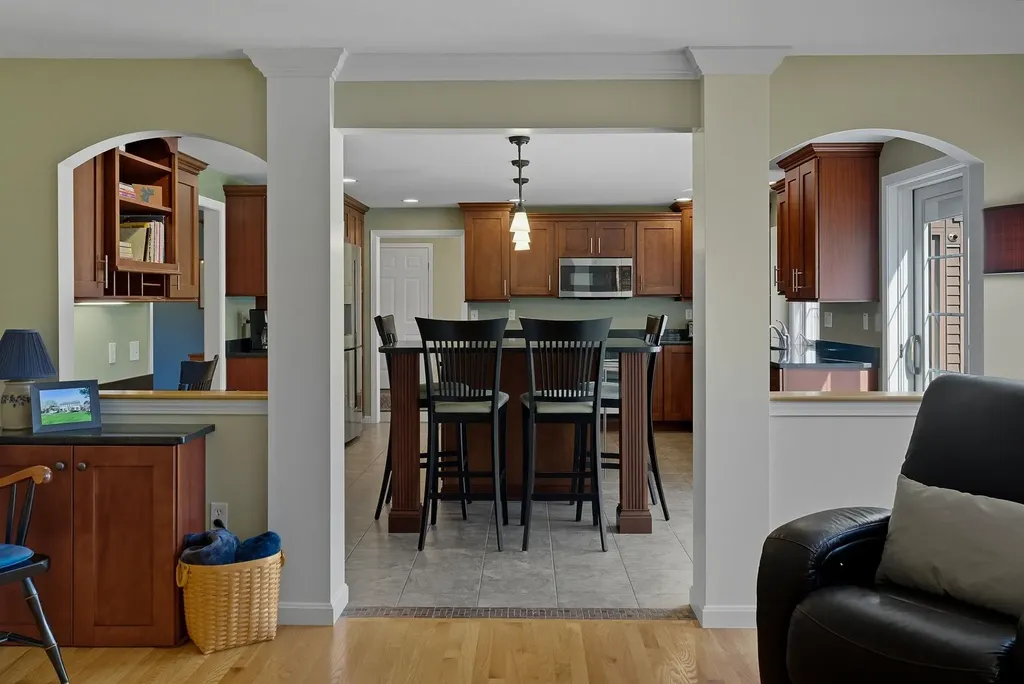 7 Camelot Road Windham NH 03087