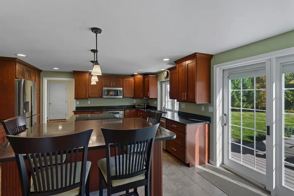 7 Camelot Road Windham NH 03087