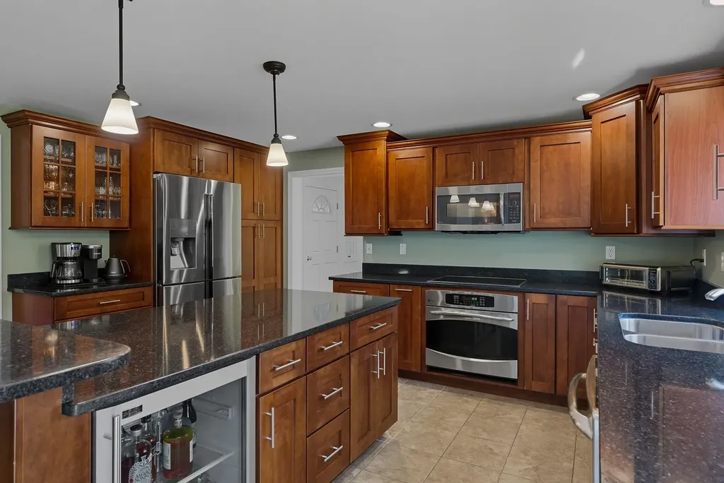 7 Camelot Road Windham NH 03087