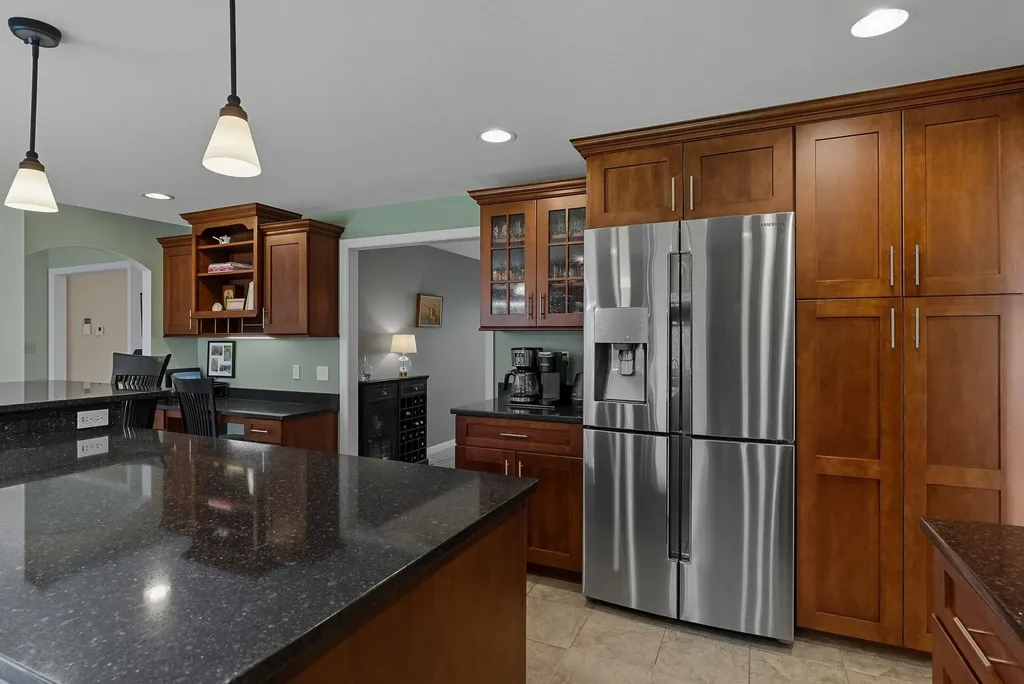 7 Camelot Road Windham NH 03087