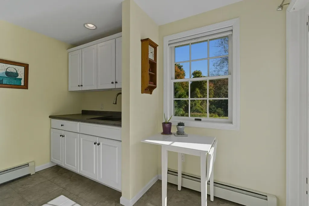 7 Camelot Road Windham NH 03087