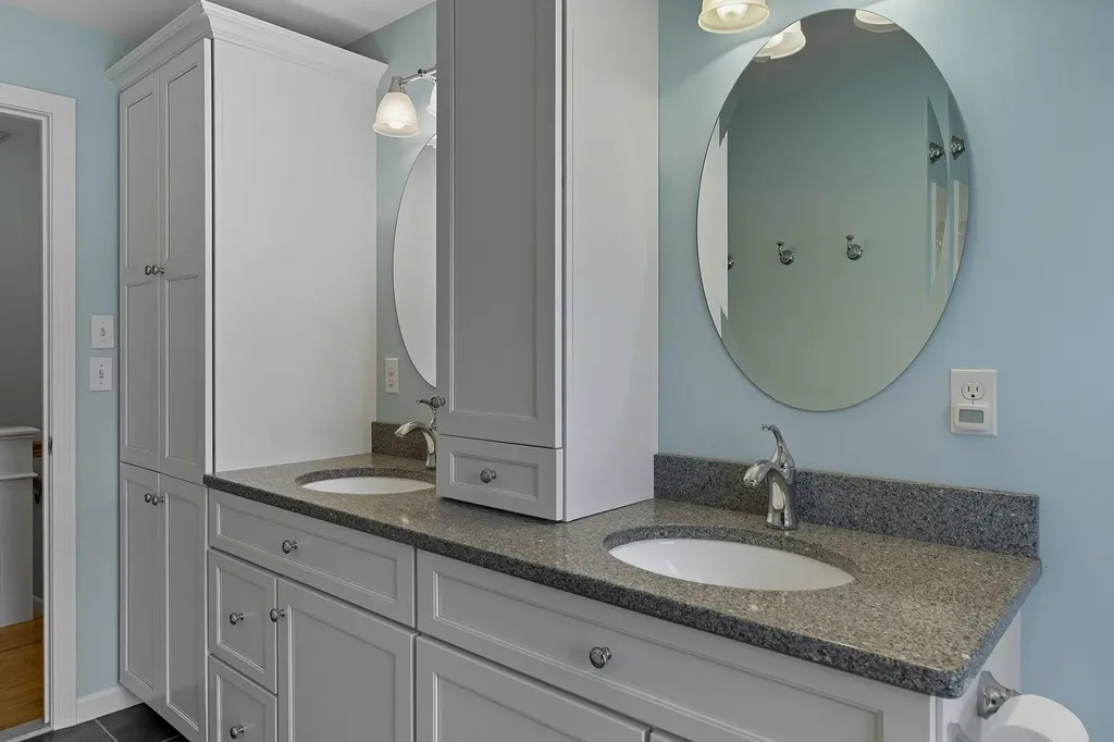 7 Camelot Road Windham NH 03087