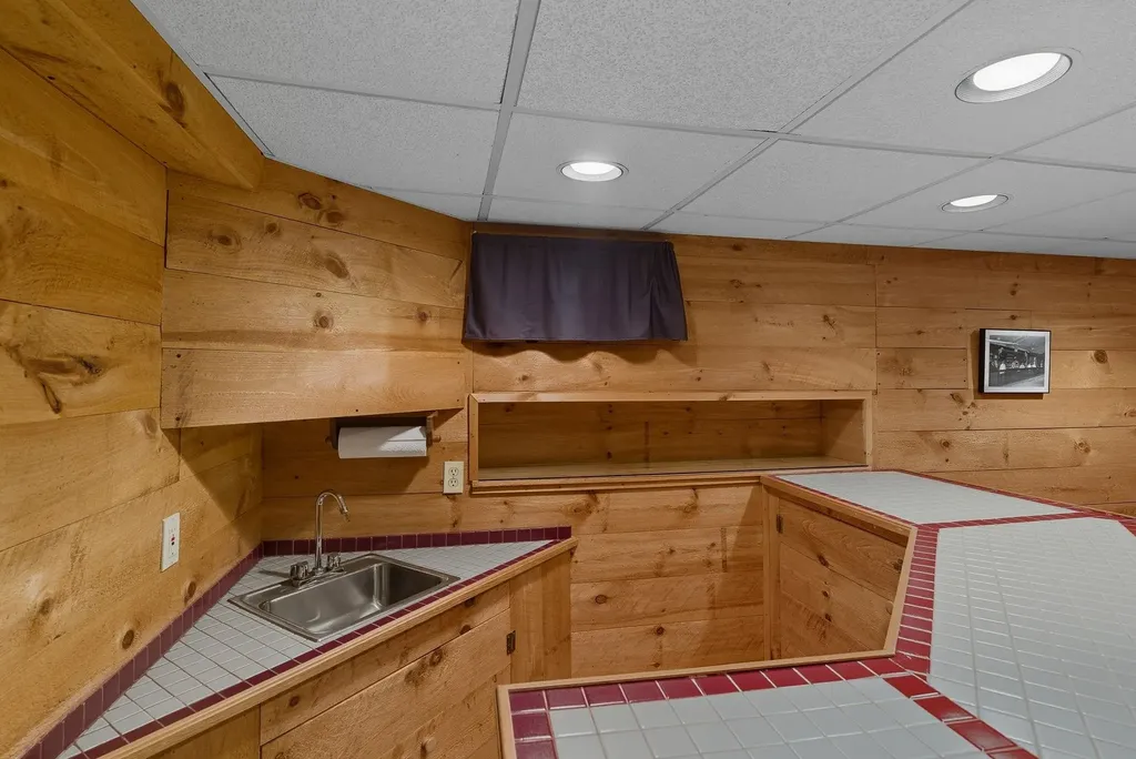 7 Camelot Road Windham NH 03087