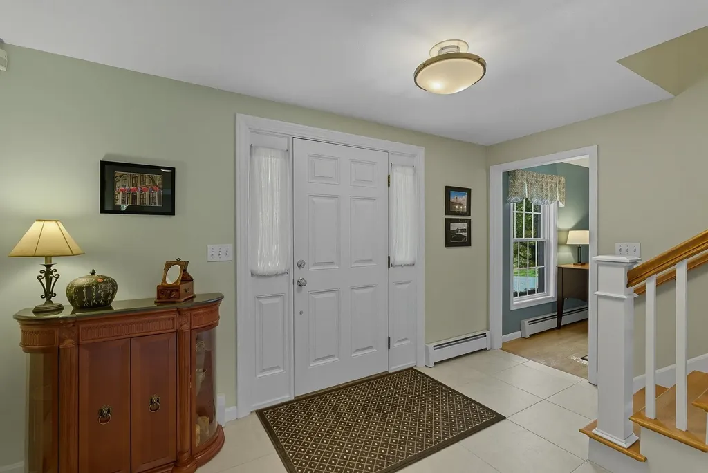 7 Camelot Road Windham NH 03087