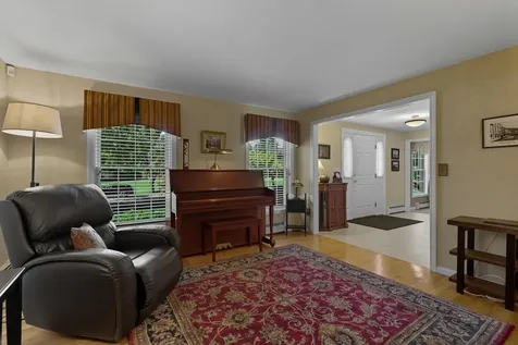 7 Camelot Road Windham NH 03087