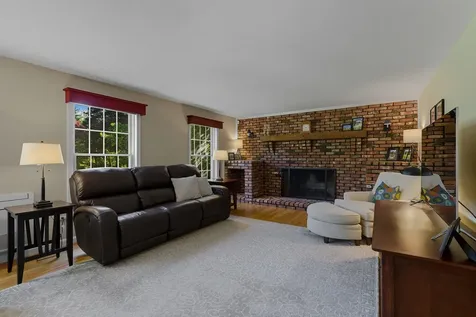 7 Camelot Road Windham NH 03087