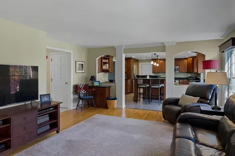 7 Camelot Road Windham NH 03087