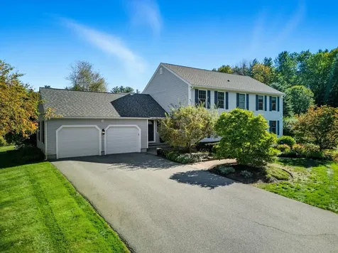 7 Camelot Road Windham NH 03087