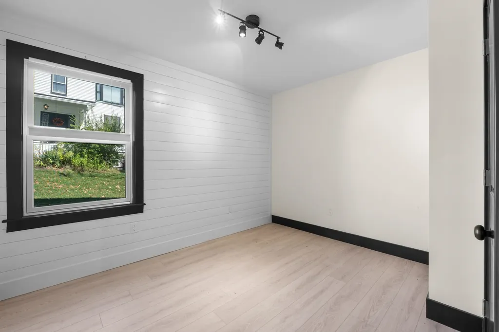 38 High Street North Berwick ME 03906