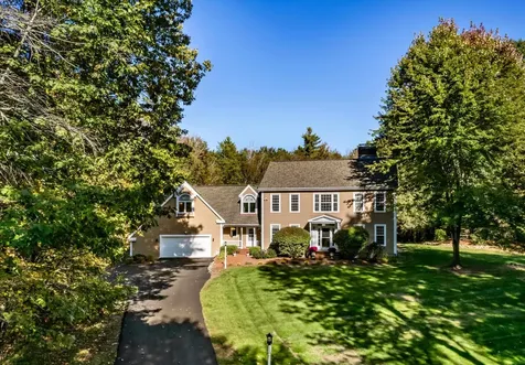 39 Mcintosh Lane Bedford NH 03110