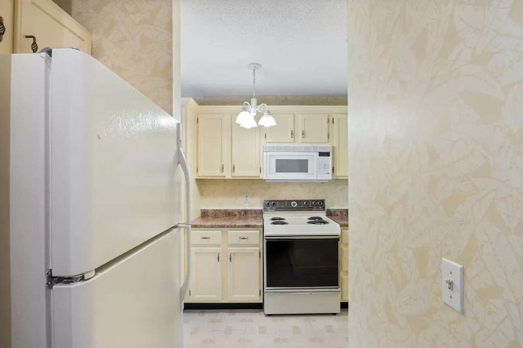 38 Dunvegan Woods Drive Hampton NH 03842