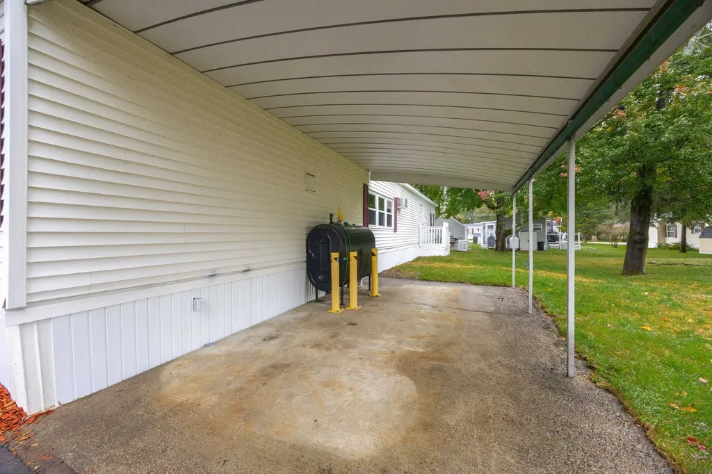 38 Lorna Street Hollis NH 03049