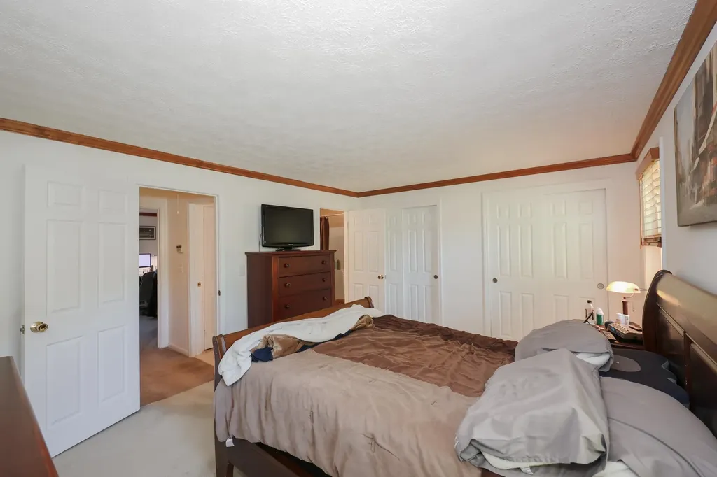 267 Winding Pond Road Londonderry NH 03053