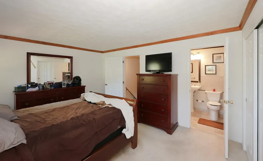 267 Winding Pond Road Londonderry NH 03053