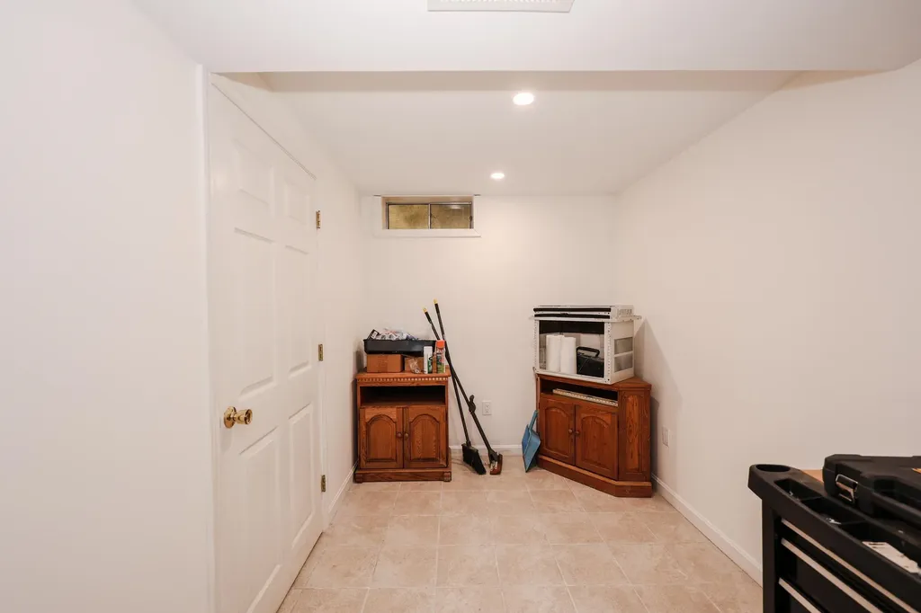 267 Winding Pond Road Londonderry NH 03053