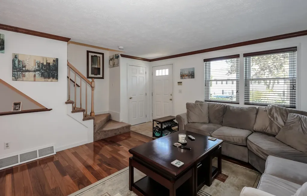 267 Winding Pond Road Londonderry NH 03053