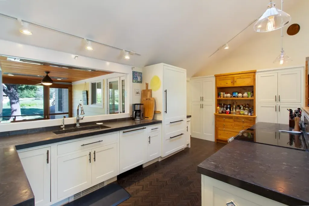 4155 West Shore Road Isle La Motte VT 05463