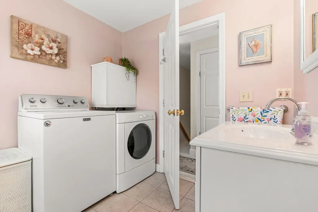 33 Wallis Road Rye NH 03870