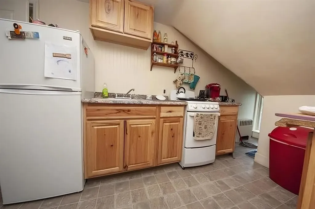 18-20 Cleveland Place Laconia NH 03246