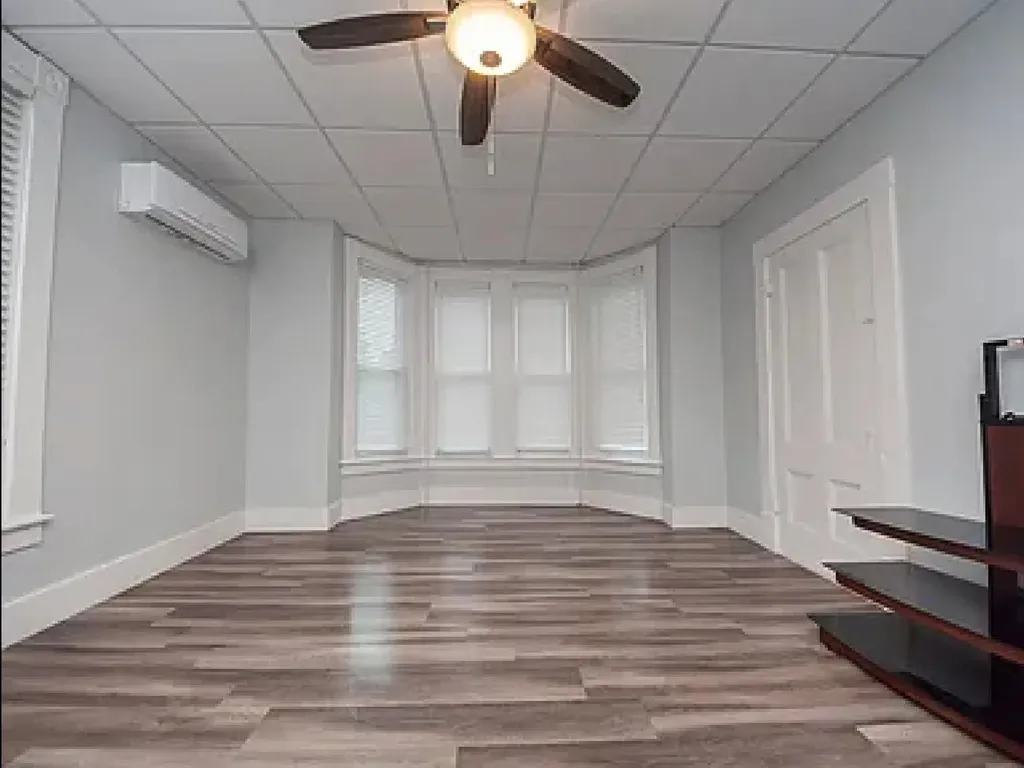 18-20 Cleveland Place Laconia NH 03246