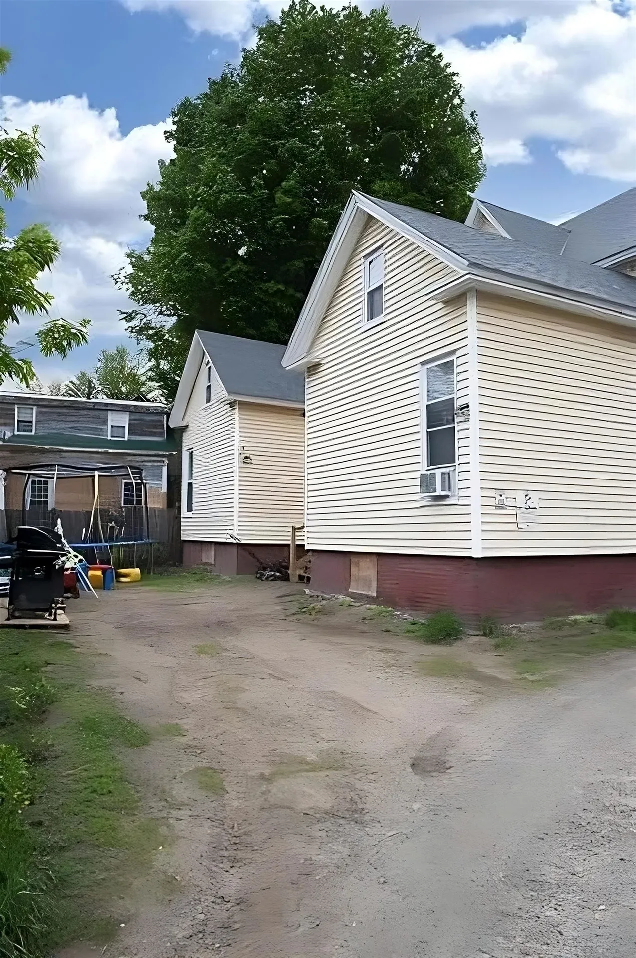 18-20 Cleveland Place Laconia NH 03246