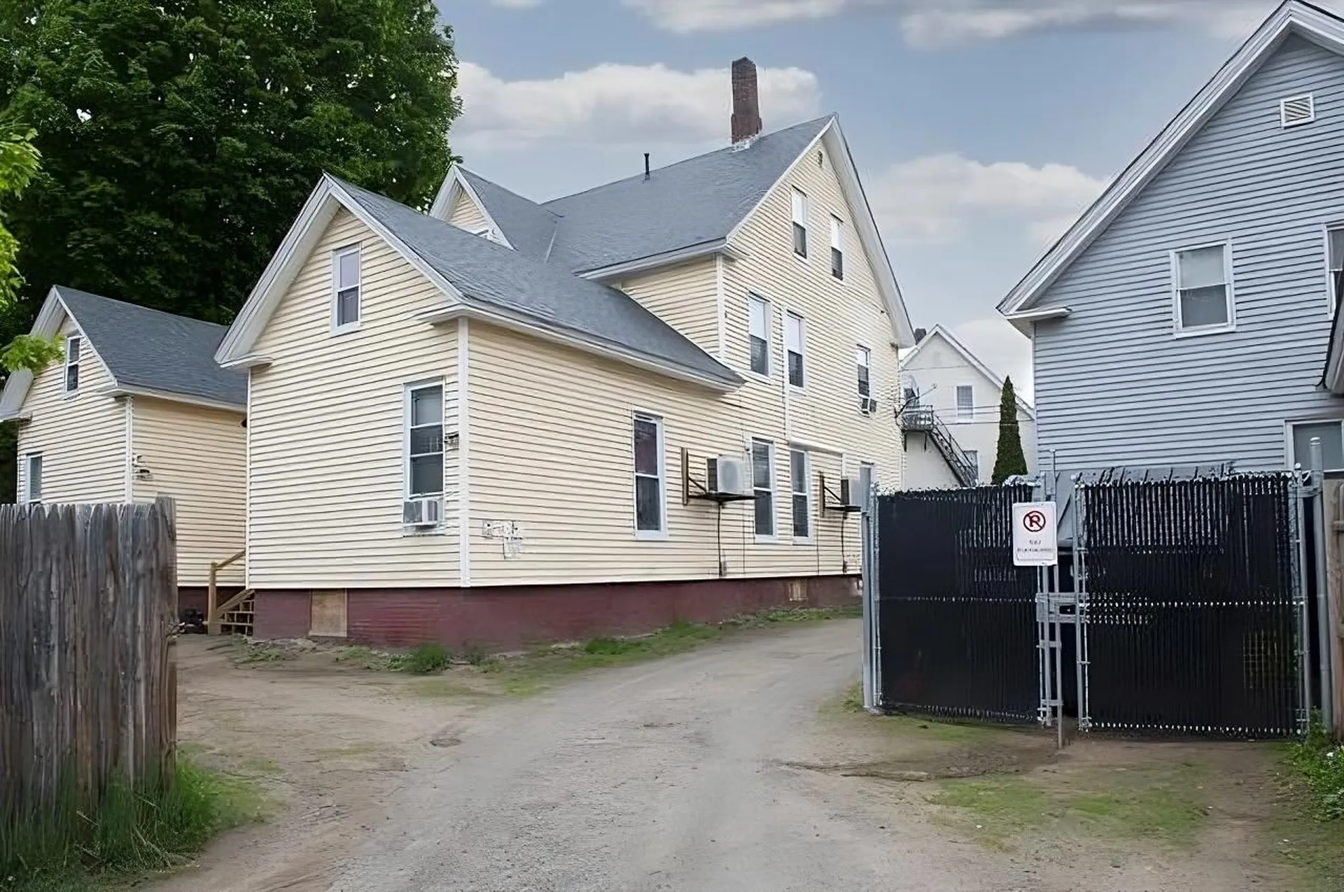 18-20 Cleveland Place Laconia NH 03246