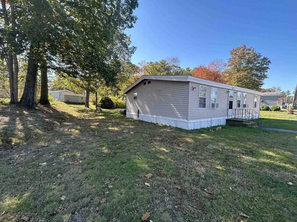 301 Sherwood Glen Somersworth NH 03878