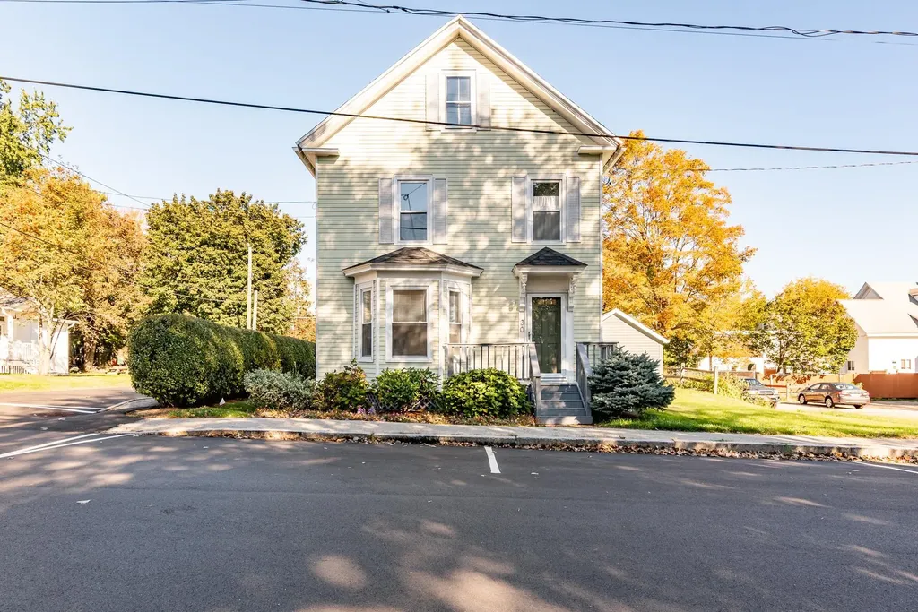 30 South Street Rollinsford NH 03869